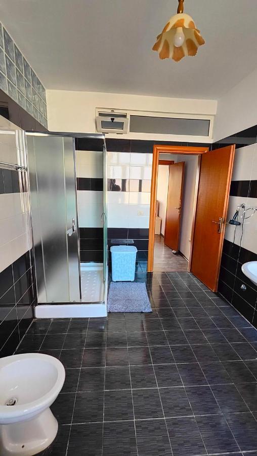 Appartamento Familiare Di Toni Shkodra Exterior foto